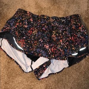Lulu lemon 2 in running shorts floral pattern